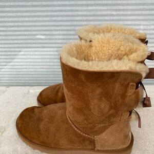 UGG Bailey Bow Mid-Calf Women’s Chestnut Brown Shearling Boots Size 8